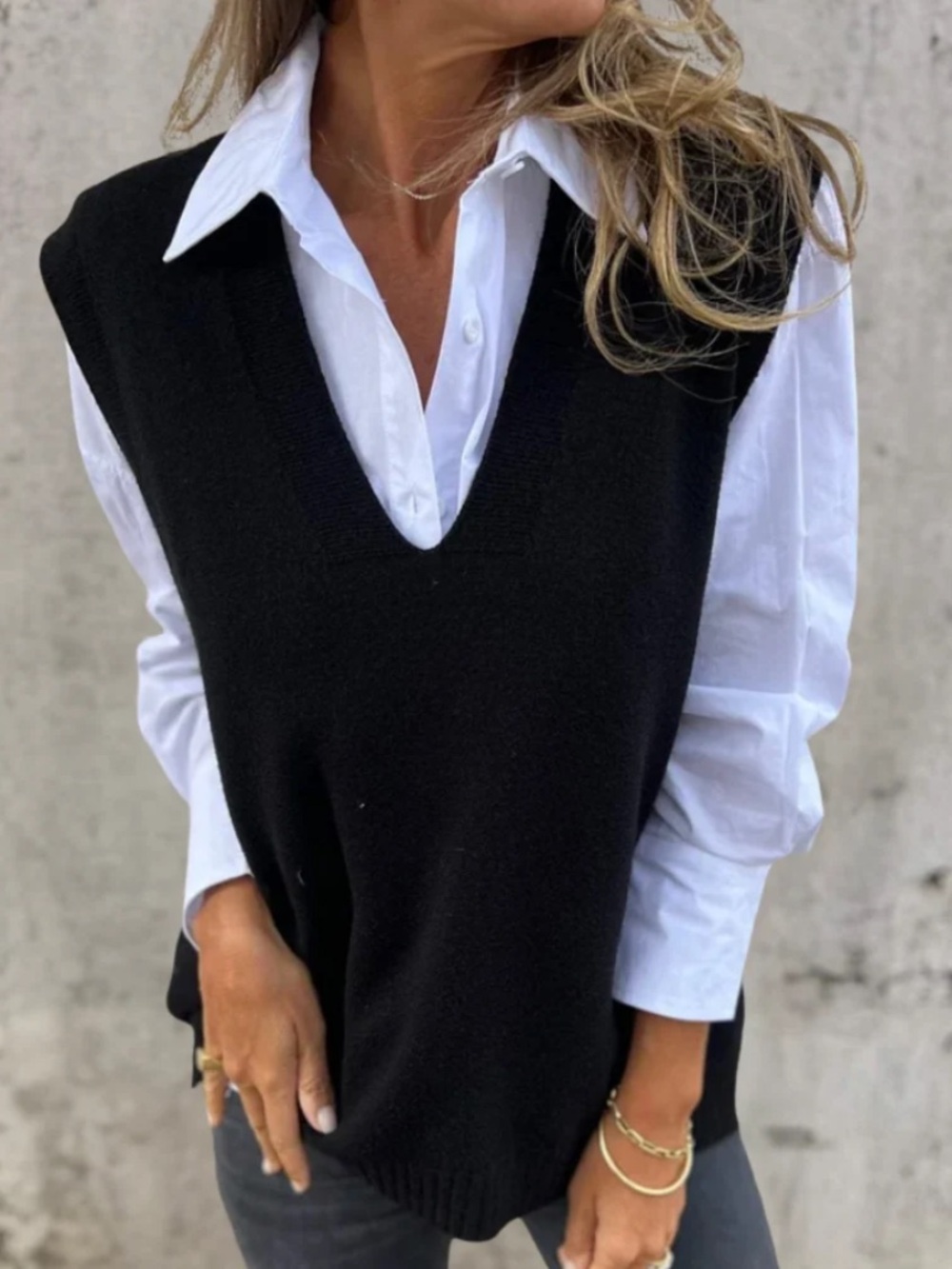 Zara Black V-Neck Knit Sweater Vest - Women